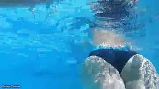 فتاة بالكاد قانونية تطلب جنس شرجي عنيف