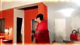 يهدي زوجتة لأبو