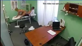 طبيب وهمية فاسد في ثقوب طرية