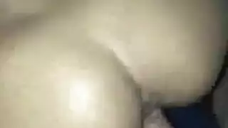 حلق آسيوي وفتحات محشوة بأربعة قضبان سوداء