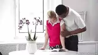 الشقراء المثيرة كاترين نيفينا تمارس الجنس بقوة في الملابس الضيقة