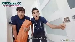 الطاقم الطبي يمارس الجنس مع سمراء راغبة في مشهد جنس جماعي