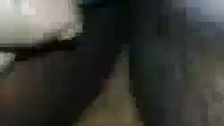 لعبة تجسس سحاقية: لعق البظر في الخفاء