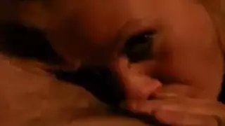 الشقراوات الشهوانيات يتوسلن لعمل إباحي عنيف