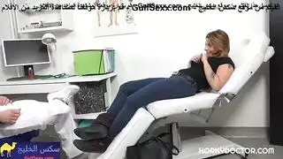 يفتح رجليها ويعذبها