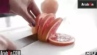 أصحابه يغتصبون ام الديوث الناضجه مترجم من اجل المال