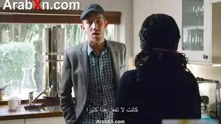 مراهقة غير محترمة تتعرض لضرب قوي من حبيب أمها