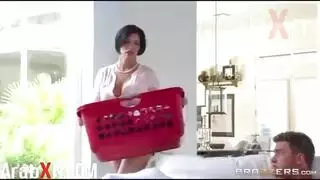 شاي فوكس تسيطر على ابنها في علاقة عائلية نارية