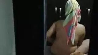 شريط جنس ياباني جامح: مص وعشرية