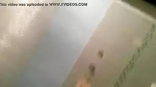 إغواء سحاقي دخاني: مثلية سودانية ثلاثية جامحة