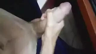 تطلب الدفع بالقضيب، وليس النقود