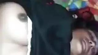 الهرة الكبيرة ساغي الثدي انتزع