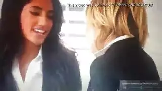 سحاقيات شابات يستمنعن ويأكلن فرج في حر الصيف