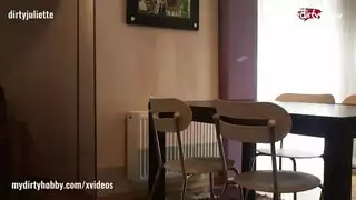  مرافقة شقراء ساخنة تخدمك في غرفة نومها