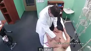 جلسة سكس طبية: شقراء ضخمة الصدر تأخذ كل شيء