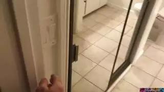 باميلا ريوس تسمح ل ابنها الهائج أن ينيكها