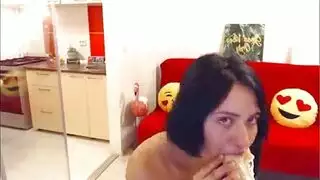 مثليات متقبلات تحصلان على قضيب صلب من الخلف