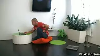 نادرا ما يكون الحمار الكبير وكبير الثدي مثل السمين