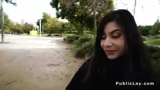 جنس شرجي صريح: هي تأخذ فقط القضيب الضخم