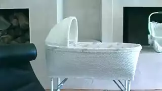 تم ضبطها تلعب بنفسها، المربية تتعرض للجنس في كل الفتحات