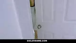 مستعدة للعمل الإباحي، لا وقت للضياع
