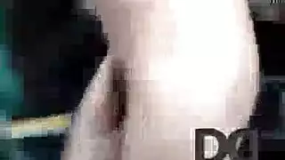 قريب عاري الصدر حذاء