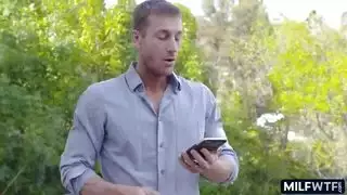 فتاة ممتلئة الصدر تتوسل للعمل الإباحي العنيف