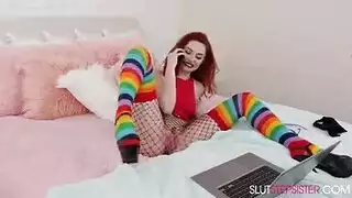عاهات أشقرات صغيرات تتوسلن من أجل المني على وجوههن