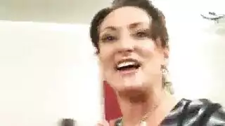 فضيحة مراهقة عارية