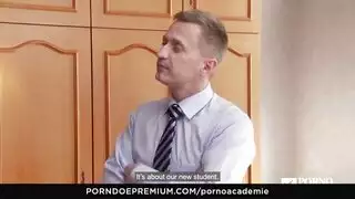جنس مراهقات مثالي: جماع عميق وقذف داخلي