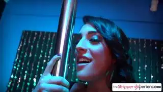 تجعل زوجها يشاهد افلام اباحية حتى ينكها