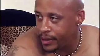 قضيب أسود كبير يمارس الجنس مع السمراء سونيا حتى تشرشر
