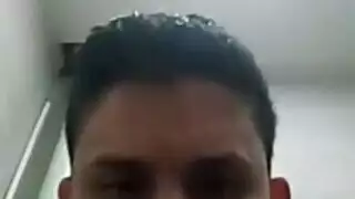 هزة جماع شديدة من قضيب عملاق يدفع بعمق