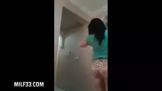 رقصة عربية مثيرة تظهر مؤخرتها المثالية في فيلم بورن صريح