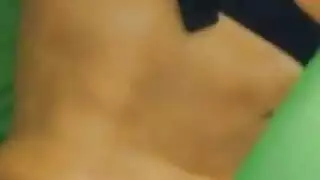 شقراء عاهرة في جوارب تتعرض للجماع القاسي في وجهها