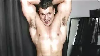 شاب مثير يأخذ اختراق مهبلي وشرجي مزدوج