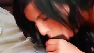 حركة ثلاثية إباحية: عاهرتان وفحل في الفندق