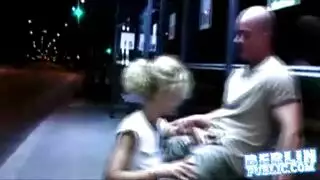 شرج قاسي وزيت: تجربة فتاة ألمانية في مساج إكس إكس إكس