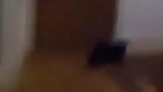 كارلي جيمس تأخذ قضيبًا ضخمًا في حلقها في فيديو بورن صارم