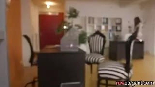 جنس فموي عميق وشرجي مع عاهرة سمراء