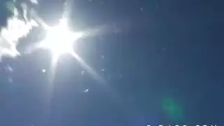 حارتان مثارتان تشاركان قضيبًا سميكًا في مشهد إكس إكس إكس مكثف