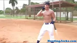 ملء مهبلها بالسائل المنوي