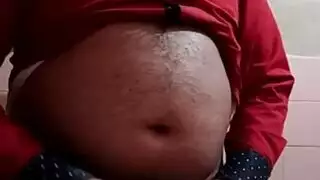 غشاش سمين يضرب فتاة صغيرة تتوق لقضيبه الكبير