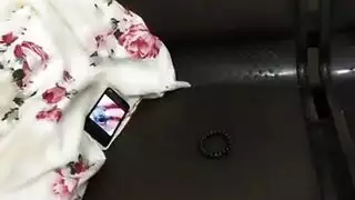 أعضاء ذكرية في كل مكان، مني على الثدي