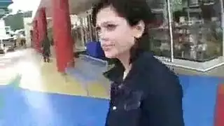 سمراء ساخنة تتعرض للجماع الفموي عبر ثقب المجد بإباحية صريحة
