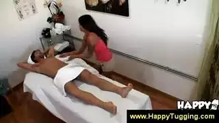 انضم لنادي الميل العالي: جنس جماعي محموم في المقصورة