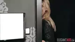 لوسي هارت تفتح ساقيها في فيلم بورن هزاز صريح