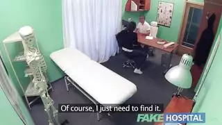 الطفل الذي يقذف على الام