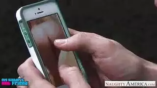 أرجل ممتلئة تمتلئ بالسائل المنوي في جلسة جنس جماعي