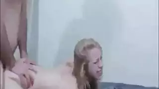 يتبول علي النساء